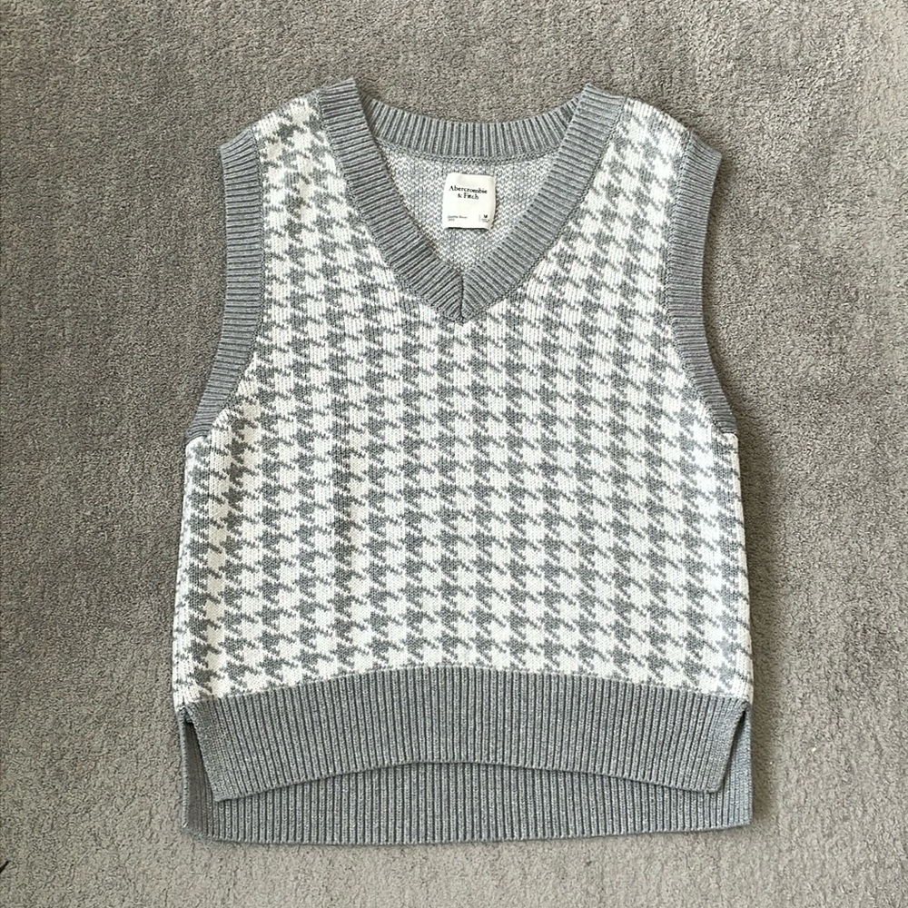 Abercrombie & Fitch Gray and White Houndstooth V-Neck Sweater Vest